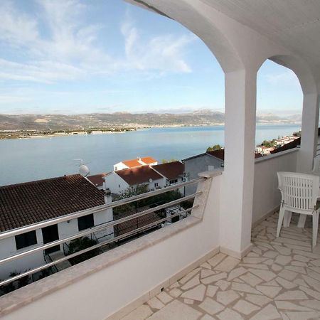 Apartments Maja - Sea View Trogir Bagian luar foto