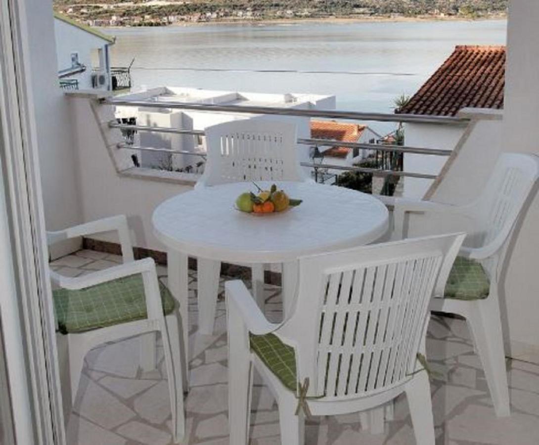 Apartments Maja - Sea View Trogir Bagian luar foto