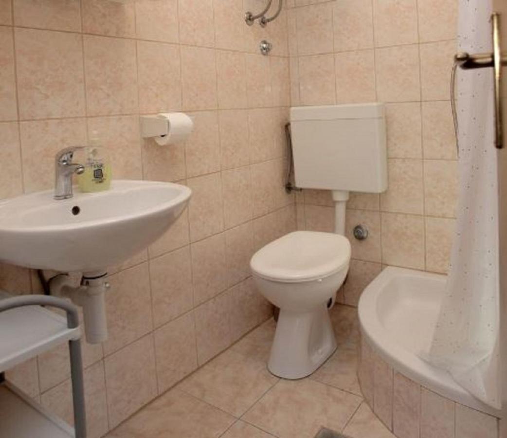 Apartments Maja - Sea View Trogir Bagian luar foto