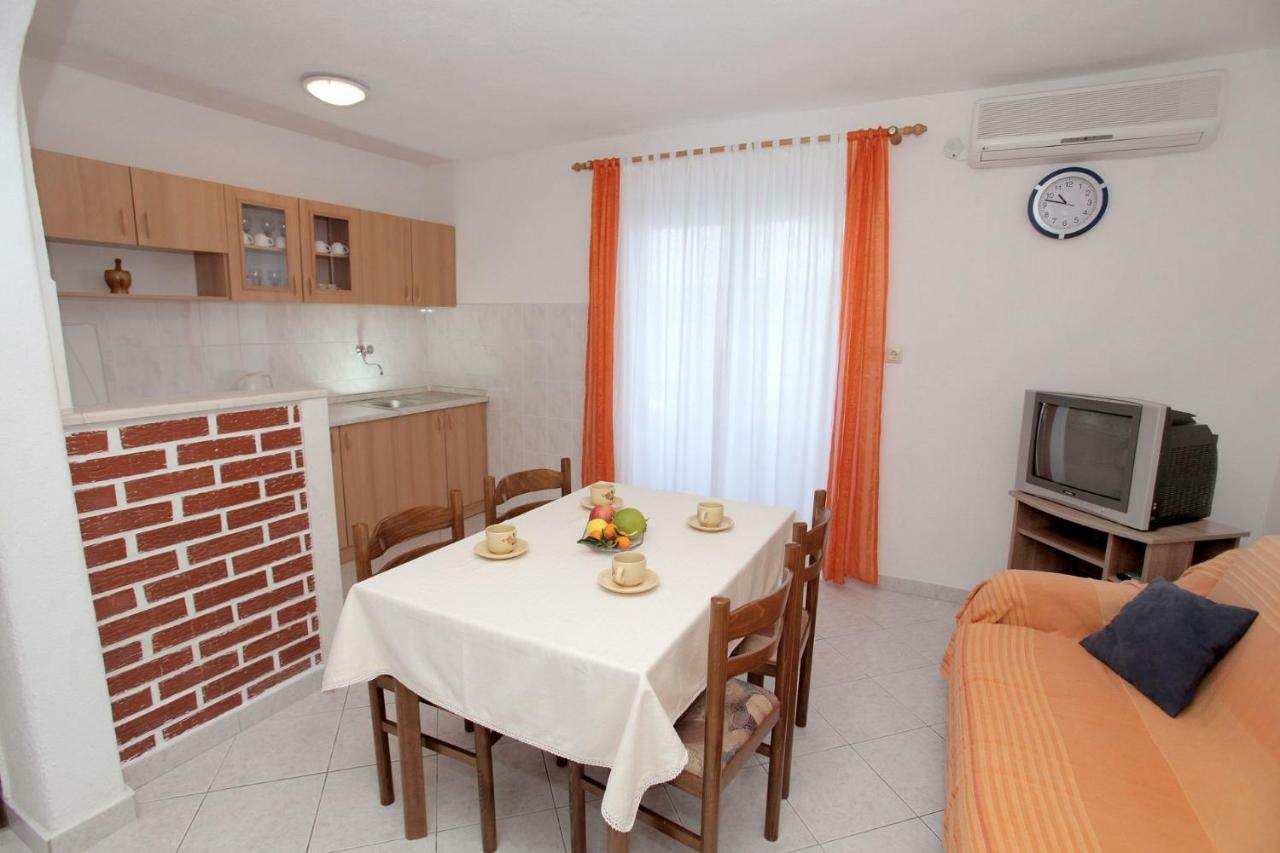 Apartments Maja - Sea View Trogir Bagian luar foto