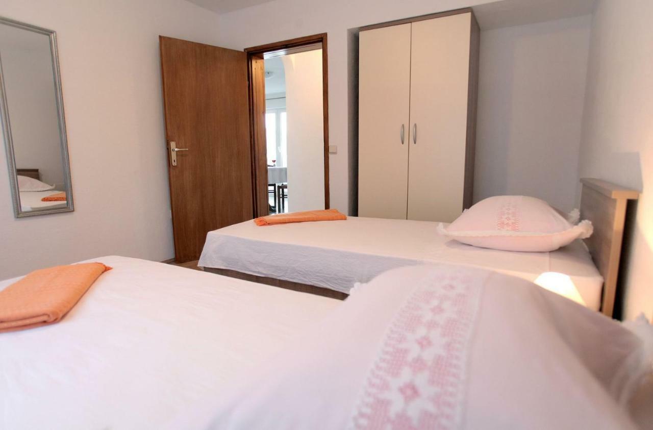 Apartments Maja - Sea View Trogir Bagian luar foto