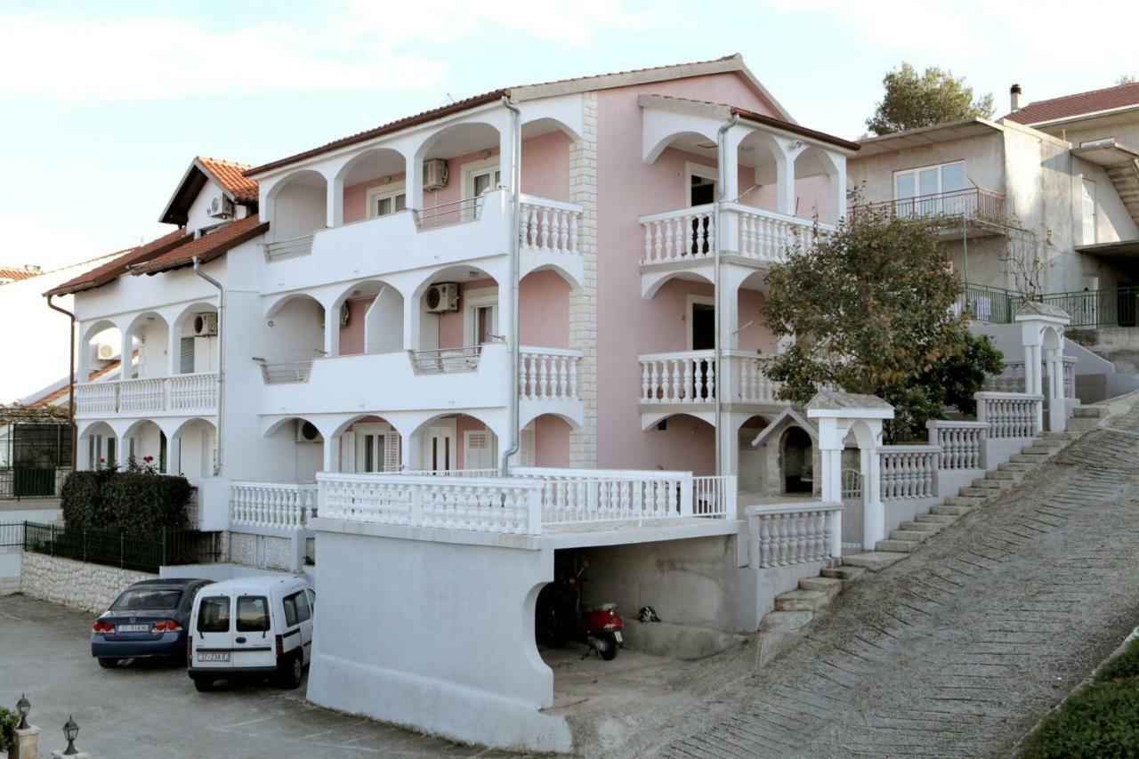 Apartments Maja - Sea View Trogir Bagian luar foto